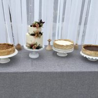 white cake stands