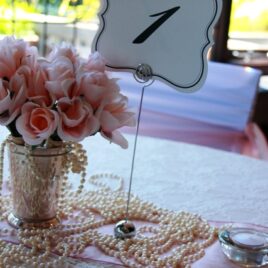 Metal table number stand